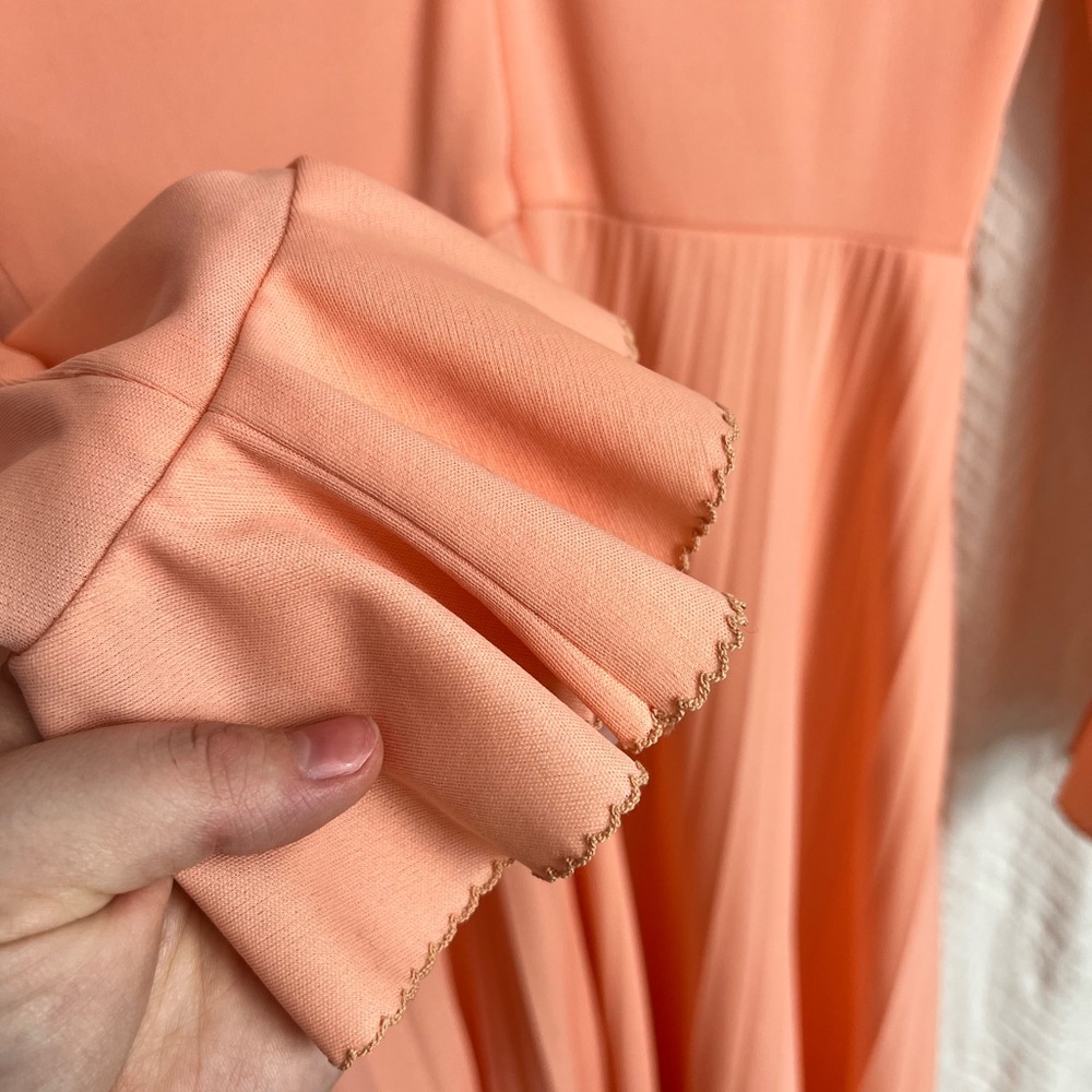 Elegant Vintage Peach Dress with Ruffle Sleeves - Picture 6 of 8